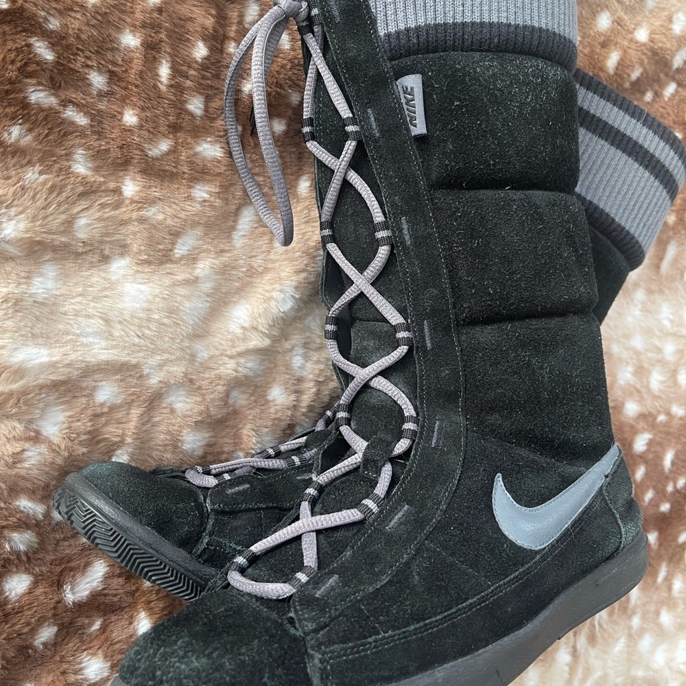 Tall and Nike lace up winter boots - Picture 3 of 6